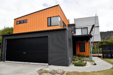 Redbill Drive House - Accommodation Main Beach 0