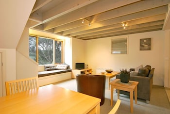 Merlot - Accommodation Main Beach 1