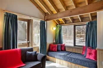 Battys - Accommodation Main Beach 2