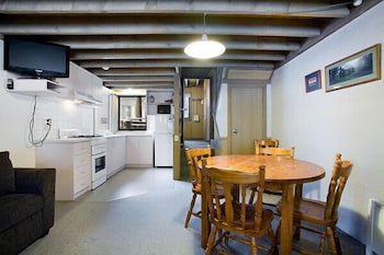 Battys - Accommodation Main Beach 3