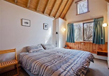 Battys - Accommodation Main Beach 4
