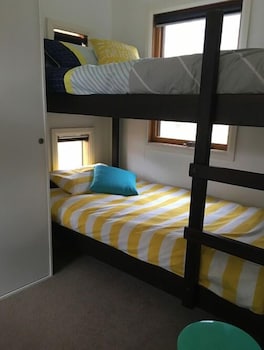 Catherine - Accommodation Main Beach 0
