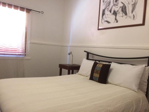 Flying Fox Backpackers - Accommodation Main Beach 2
