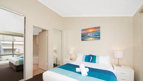 Valkei - Accommodation Main Beach 6