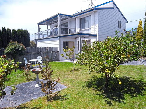 Valkei - Accommodation Main Beach 4