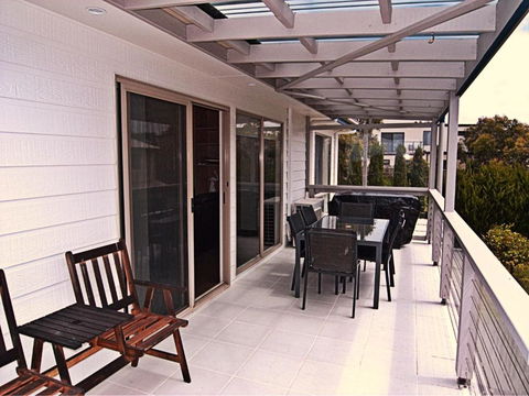 Valkei - Accommodation Main Beach 5