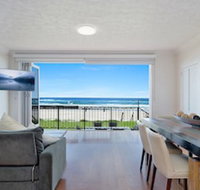 Beachfront Palm Beach Townhouse - Accommodation Main Beach