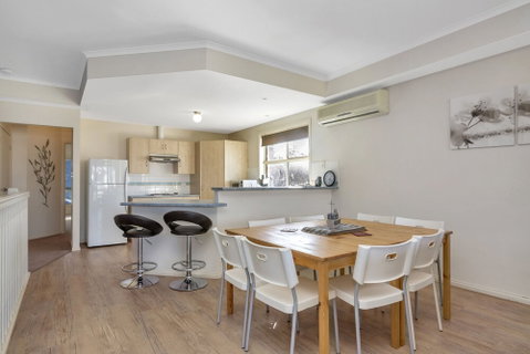 The Lighthouse - Accommodation Main Beach 0