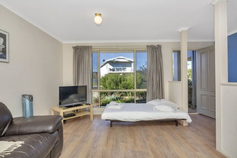The Lighthouse - Accommodation Main Beach 1