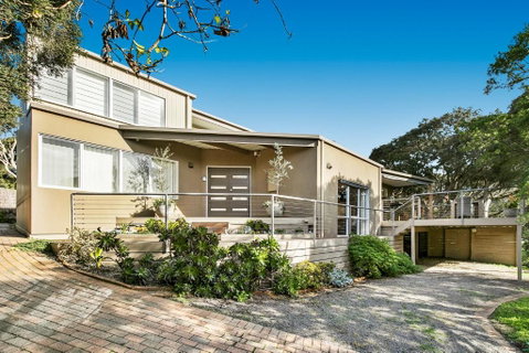 Cloud Nine - Accommodation Main Beach 1