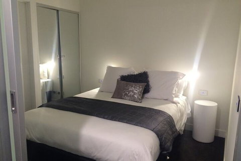 Absolute Collins - Accommodation Main Beach 1