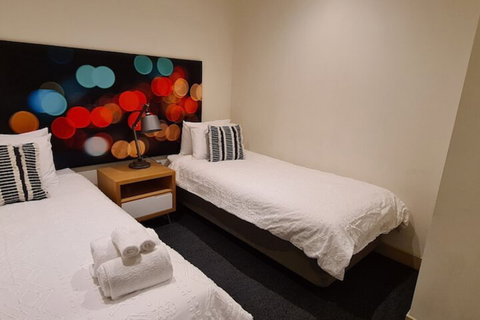 Absolute Collins - Accommodation Main Beach 6