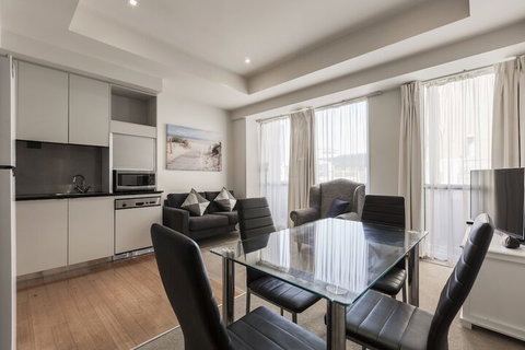 Absolute Collins - Accommodation Main Beach 4