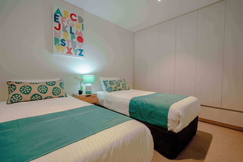 Absolute Collins - Accommodation Main Beach 7