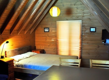 Loft - Accommodation Main Beach 0