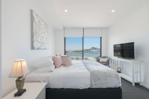 Astra Apartments Newcastle West - Accommodation Main Beach 2