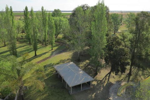 Hilltop Resort - Accommodation Main Beach 3