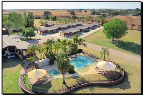 Hilltop Resort - Accommodation Main Beach 5