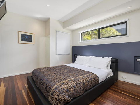 Apollos - Accommodation Main Beach 3