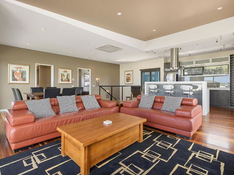 Apollos - Accommodation Main Beach 6