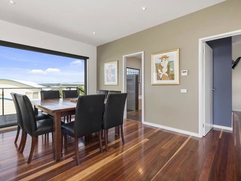 Apollos - Accommodation Main Beach 1