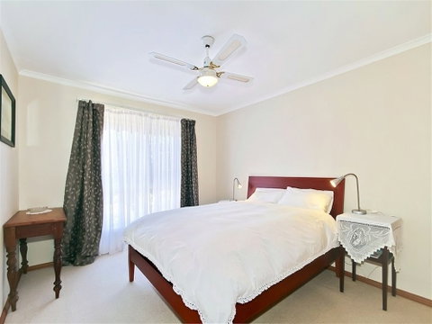 Sun & Sea - Accommodation Main Beach 4