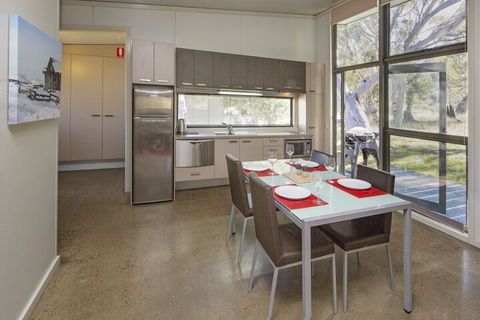 Ecocrackenback 14 Sustainable Luxurious Chalet Close To The Slopes. - Accommodation Main Beach 4