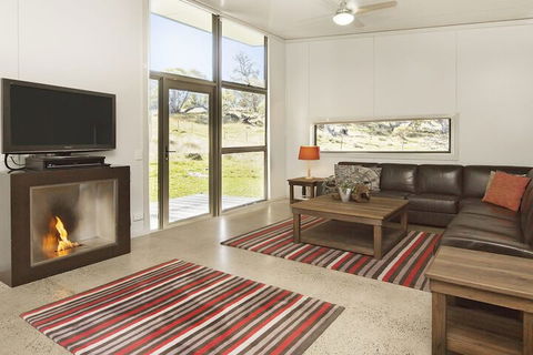 Ecocrackenback 14 Sustainable Luxurious Chalet Close To The Slopes. - Accommodation Main Beach 2