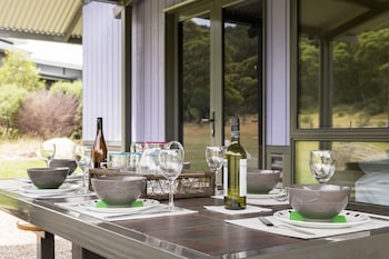Kickenback Chalet - Contemporary Chalet In The Heart Of Crackenback - Accommodation Main Beach 2