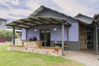Kickenback Studio - Contemporary Accommodation In The Heart Of Crackenback - Accommodation Main Beach 0
