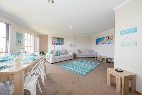 Astro Place - Accommodation Main Beach 3