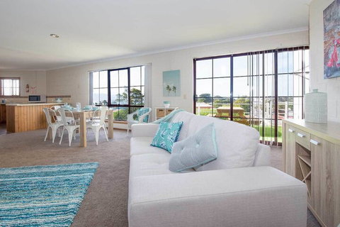 Astro Place - Accommodation Main Beach 6