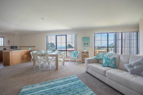 Astro Place - Accommodation Main Beach 0