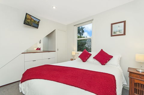 JOHANSSONS PERCH COTTAGE - Accommodation Main Beach 2