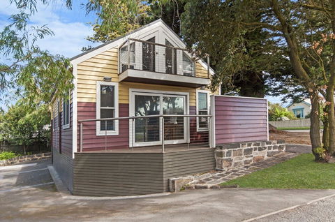 JOHANSSONS PERCH COTTAGE - Accommodation Main Beach 3