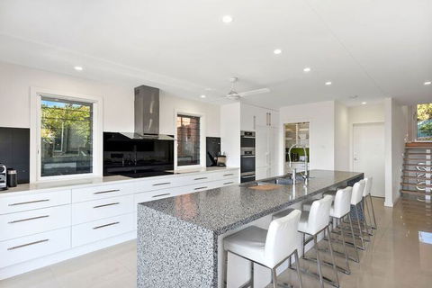 Ultimate Beach House - Accommodation Main Beach 6