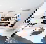 MADDISON 3BDR Port Melbourne Apartment - Accommodation Main Beach