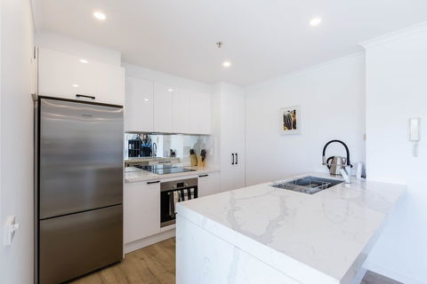 YUKI, 1BDR Melbourne Apartment - Accommodation Main Beach 2