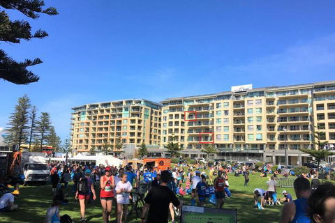 Beachside Luxury Getaway In Glenelg - Accommodation Main Beach 5