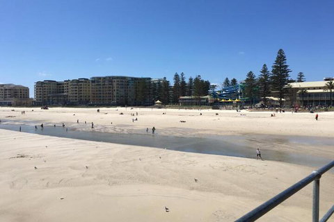 Beachside Luxury Getaway In Glenelg - Accommodation Main Beach 2