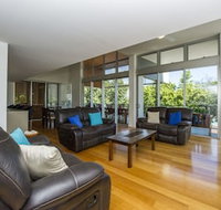 Maggies Beachfront Apt. 12 - Accommodation Main Beach