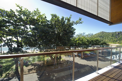 Maggies Beachfront Apt. 5 - Accommodation Main Beach 0