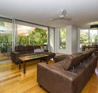 Maggies Beachfront Apt. 2 - Accommodation Main Beach