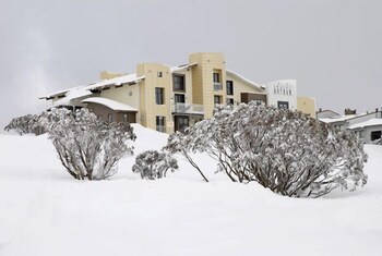 Chalet Hotham 3 - Accommodation Main Beach 1