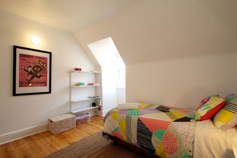 Strahan House - Accommodation Main Beach 1