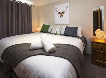 Mountain Lodge - Accommodation Main Beach 0