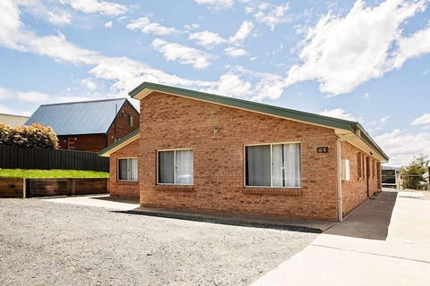Mountain Lodge - Accommodation Main Beach 1