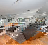 Orcades Beach House - Accommodation Main Beach