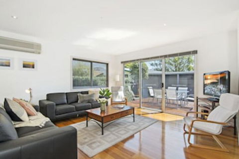 Bask At The Glade - Rejuvenate Stays - Accommodation Main Beach 0