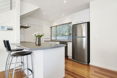 Bask At The Glade - Rejuvenate Stays - Accommodation Main Beach 2